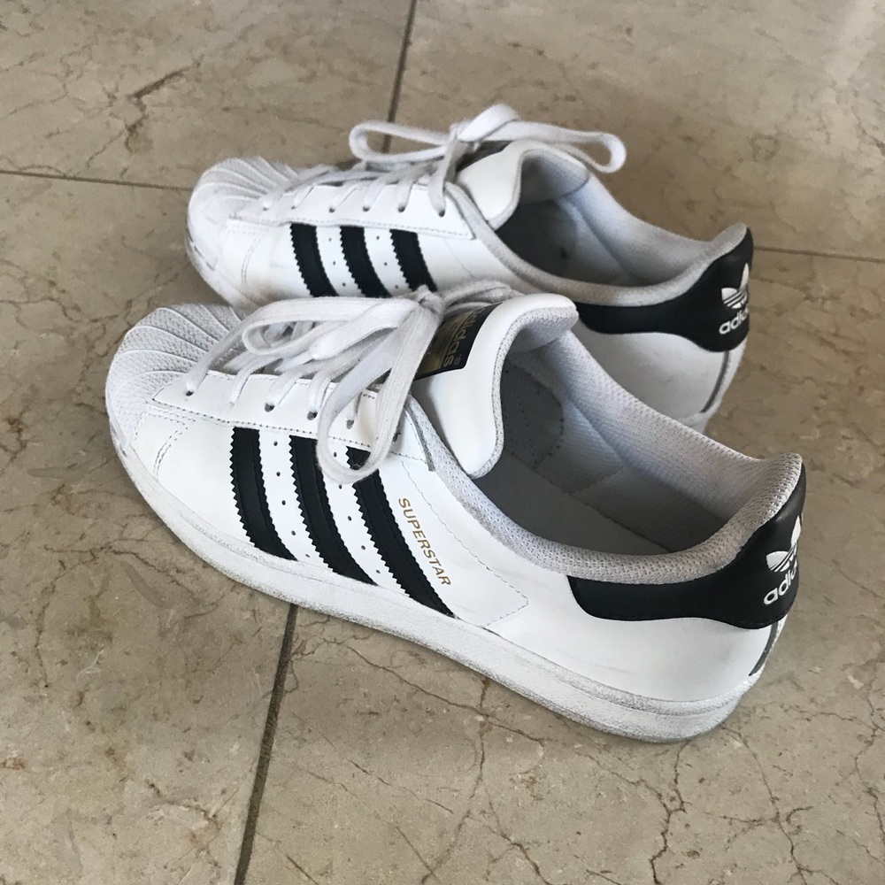 Adidas 8 1/2 (good condition)⭐️